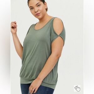 Torrid 00x/10 Super Soft Cold Shoulder Banded Bottom Tee